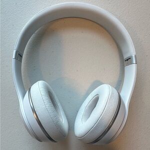 Beats Solo 3 Bluetooth Wireless Over-Ear Headphones White Excellent Condition